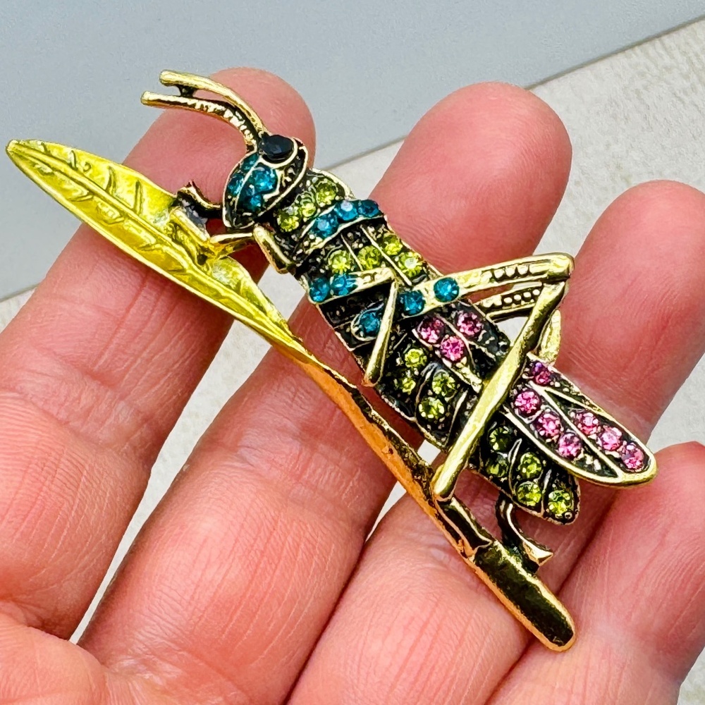 New Grasshopper Brooch Rhinestone Locust Pin Insect Brooch Pin Necklace Pendant